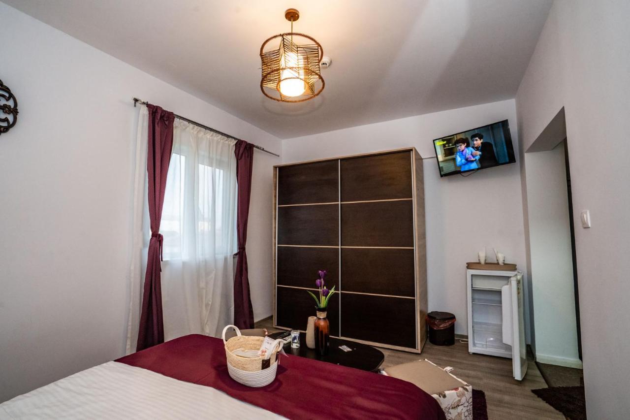 מלון Casa Del Flor קוסטינסטי מראה חיצוני תמונה