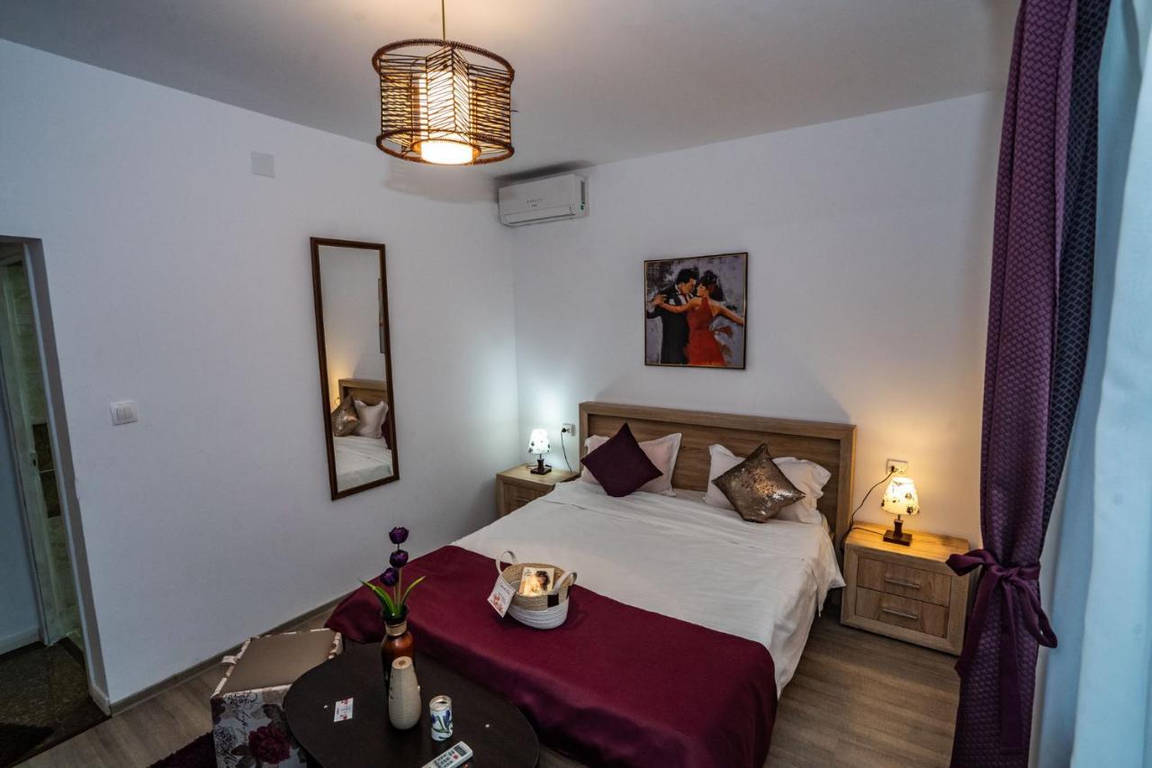 מלון Casa Del Flor קוסטינסטי מראה חיצוני תמונה